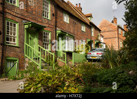 Royaume-uni, Angleterre, West Wycombe, Buckinghamshire, Church Lane, les maisons construites sur la colline raide Banque D'Images