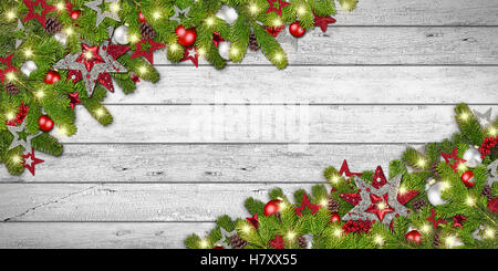 Noël blanc avec fond en bois rustique décoré décoration branches de sapin Banque D'Images