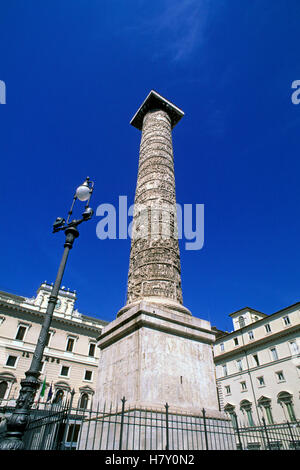 La colonne de Marco Aurelio dans Piazza Colonna, Rome, Latium, Italie Banque D'Images