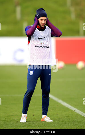 L'Angleterre Adam Lallana pendant une session de formation à St George's Park, Burton. Banque D'Images