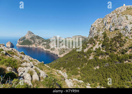 Plage Coll Baix. Vue depuis le haut de la belle côte de cliffed Mallorca, Espagne. Banque D'Images