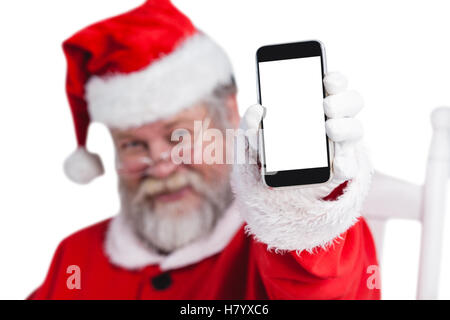 Portrait du père noël montrant téléphone mobile Banque D'Images