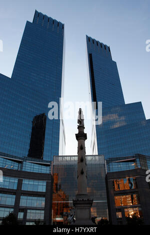 Time Warner Center et de la statue de Columbus à Columbus Circle à Manhattan, New York, USA Banque D'Images