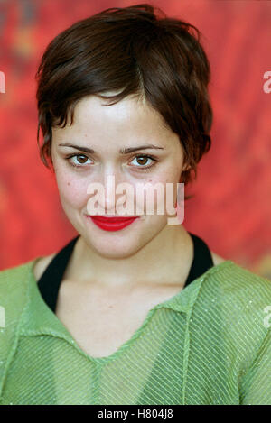 ROSE BYRNE 'GODDESS OF 1967' PHOTOCALL FILM FESTIVAL Venise ITALIE 03 Septembre 2000 Banque D'Images