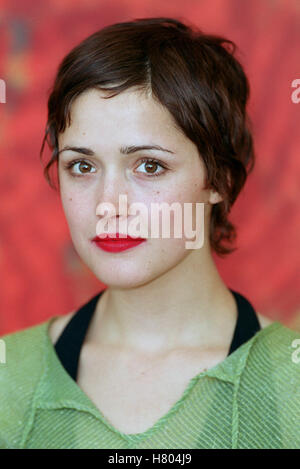 ROSE BYRNE 'GODDESS OF 1967' PHOTOCALL FILM FESTIVAL Venise ITALIE 03 Septembre 2000 Banque D'Images