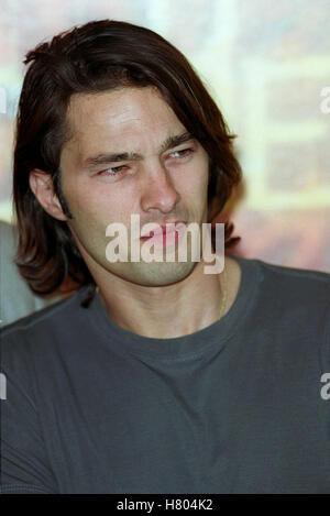 OLIVIER MARTINEZ 'AVANT LA NUIT TOMBE' PHOTOCALL FILM FESTIVAL Venise ITALIE 04 Septembre 2000 Banque D'Images