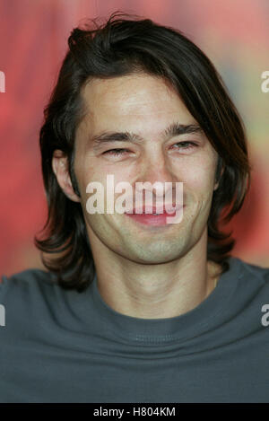 OLIVIER MARTINEZ 'AVANT LA NUIT TOMBE' PHOTOCALL FILM FESTIVAL Venise ITALIE 04 Septembre 2000 Banque D'Images