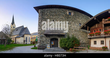 Mittersill : tower Felberturm, église, Tyrol, Salzbourg, Autriche Banque D'Images