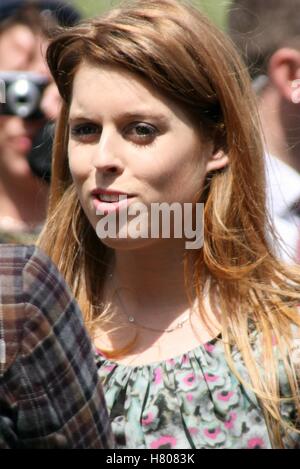 Son Altesse Royale la Princesse Béatrice d'York visites Harewood House, Leeds pour voir le relais de la flamme des Jeux Olympiques de 2012. Juin 2012 Banque D'Images