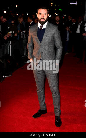 Tom Cullen assistant à la 100 Rue UK Premiere at the BFI Southbank, Londres. Banque D'Images