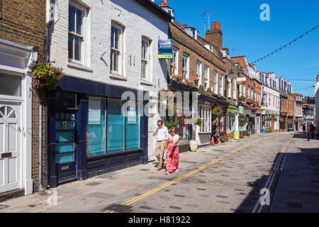 Boutiques sur la rue Church à Twickenham, London England Royaume-Uni UK Banque D'Images