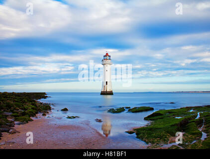 Perchaude Rock Lighthouse et plage, New Brighton Banque D'Images