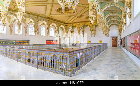 Le plafond de Carthage Prix du Musée national du Bardo, décoré de sculptures en bois doré et de couleur, Tunis Banque D'Images