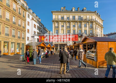 Marché de Noël dans le centre de Strasbourg, route des vins, Alsace, France Banque D'Images