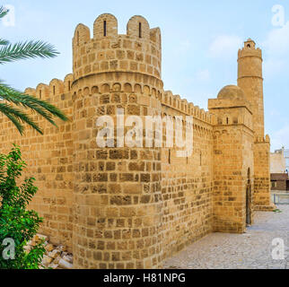 La tour d'angle ronde de la forteresse défensive de Ribat, situé en Médina de Sousse, Tunisie. Banque D'Images