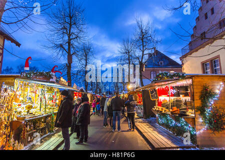 Marché de Noël à Riquewihr nuit,Alsace, France. Banque D'Images