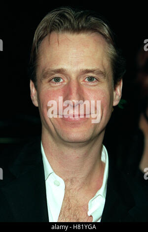 LINUS ROACHE 'guerre' HARTS LA PREMIER MINISTRE MANN THÉÂTRE NATIONAL LA WESTWOOD USA 12 Février 2002 Banque D'Images