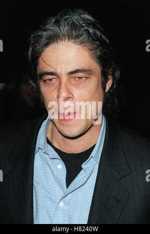 BENICIO DEL TORO de 'Trafic' LA PREMIER MINISTRE BEVERLY HILLS LA USA 14 décembre 2000 Banque D'Images