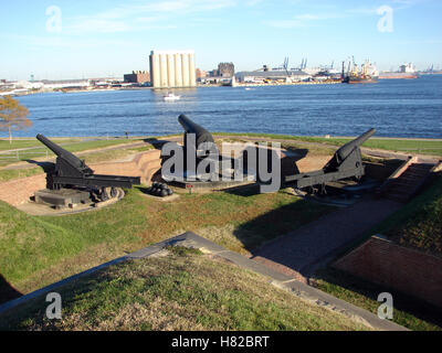 Canons à Fort McHenry à Baltimore, MD Banque D'Images