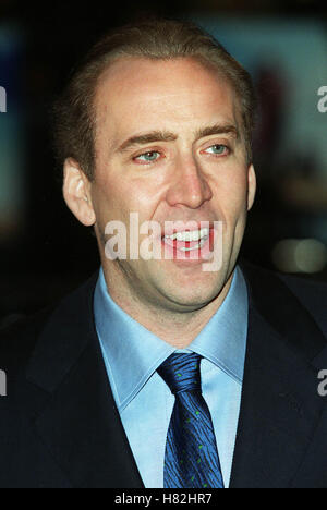 NICOLAS CAGE 'CAPITAINE CORELLI'S MANDOLIN' L'ODEON Leicester Square Londres ENGL 19 Avril 2001 Banque D'Images