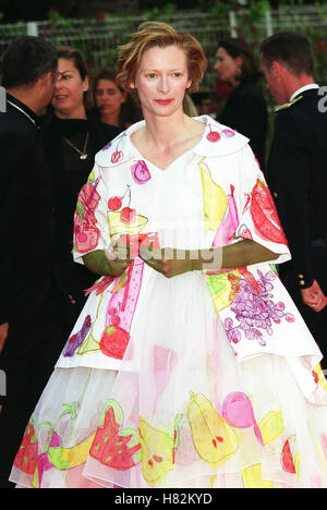 TILDA SWINTON FESTIVAL DU FILM DE CANNES CANNES FRANCE EUROPE 20 mai 2001 Banque D'Images