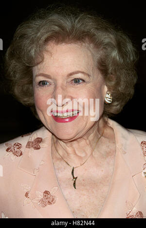 BETTY WHITE 37ÈME PRIX HUMANITAIRE BEVERLY HILLS LA USA 19 mai 2001 Banque D'Images