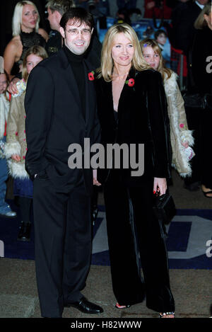 J K Rowling & DR NEIL MURRAY PREMIÈRE MONDIALE DE 'HARRY POTTER' Leicester Square Londres Angleterre 04 Novembre 2001 Banque D'Images