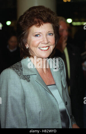 CILLA BLACK THÉÂTRE ROYAL GALA Leicester Square Londres Angleterre 31 octobre 2001 Banque D'Images