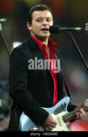 JAMES BRADFIELD PAYS DE GALLES V ITALIE FOOTBALL MATCH MILLENNIUM STADIUM Cardiff au Pays de Galles le 16 octobre 2002 Banque D'Images