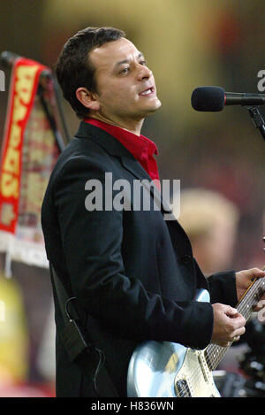 JAMES BRADFIELD PAYS DE GALLES V ITALIE FOOTBALL MATCH MILLENNIUM STADIUM Cardiff au Pays de Galles le 16 octobre 2002 Banque D'Images