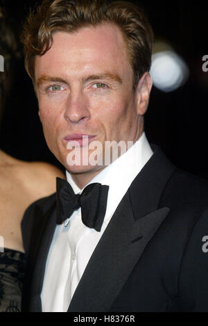 TOBY STEPHENS MEURS UN AUTRE JOUR (JAMES BOND) PREMIERE LONDON Royal Albert Hall Londres Angleterre 18 Novembre 2002 Banque D'Images