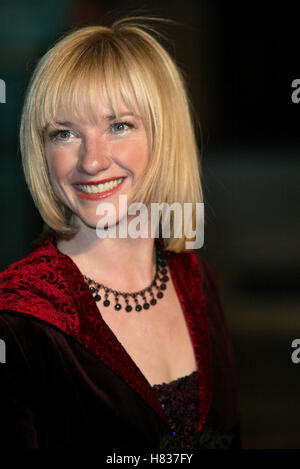 JANE HORROCKS MEURS UN AUTRE JOUR (JAMES BOND) PREMIERE LONDON Royal Albert Hall Londres Angleterre 18 Novembre 2002 Banque D'Images