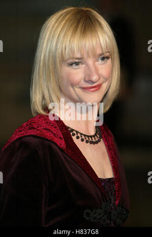 JANE HORROCKS MEURS UN AUTRE JOUR (JAMES BOND) PREMIERE LONDON Royal Albert Hall Londres Angleterre 18 Novembre 2002 Banque D'Images