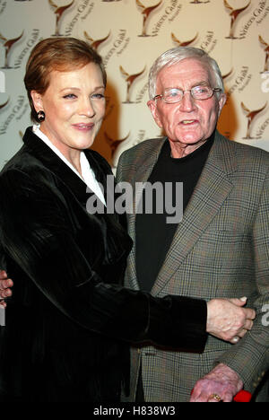 JULIE ANDREWS ET BLAKE EDWARDS 54 WRITERS GUILD AWARDS BEVERLY HILLS LOS ANGELES USA 02 Mars 2002 Banque D'Images