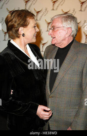 JULIE ANDREWS ET BLAKE EDWARDS 54 WRITERS GUILD AWARDS BEVERLY HILLS LOS ANGELES USA 02 Mars 2002 Banque D'Images