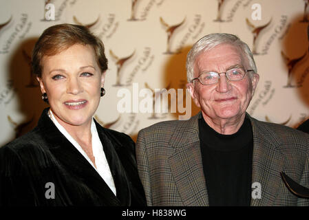 JULIE ANDREWS ET BLAKE EDWARDS 54 WRITERS GUILD AWARDS BEVERLY HILLS LOS ANGELES USA 02 Mars 2002 Banque D'Images