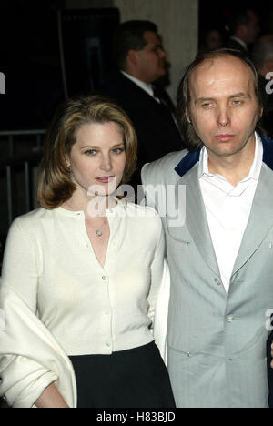 BRIDGET FONDA & Dwight Yoakam PANIC ROOM FILM PREMIERE CENTURY CITY LOS ANGELES USA 18 Mars 2002 Banque D'Images
