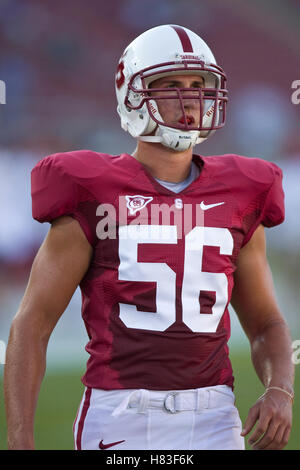 Septembre 19, 2009, Stanford, CA, USA ; centre Stanford Cardinal Zach Nolan (56) avant le match à Stanford Stadium. Stanford a défait les San Jose State Spartans 42-17. Banque D'Images