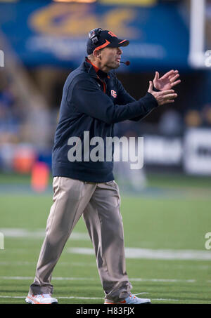 Le 7 novembre 2009, Berkeley, CA, USA ; Oregon State Beavers l'entraîneur-chef Mike Riley au cours du deuxième trimestre contre l'Ours d'or de la Californie au Memorial Stadium. Banque D'Images