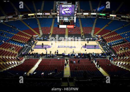 Le 27 novembre 2009, Sacramento, CA, USA ; l'intérieur de l'ARCO Arena avant le match entre les New Jersey Nets et les Sacramento Kings. Sacramento a battu New Jersey 109-96. Banque D'Images