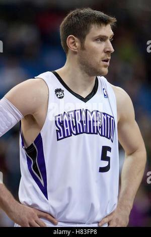 27 novembre 2009 ; Sacramento, CALIFORNIE, États-Unis; L'attaquant des Kings de Sacramento Andres Nocioni (5) au premier quart-temps contre les nets du New Jersey à l'ARCO Arena. Sacramento bat le New Jersey 109-96. Banque D'Images