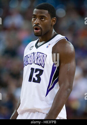 27 novembre 2009 ; Sacramento, CALIFORNIE, États-Unis; les Sacramento Kings gardent Tyreke Evans (13 ans) lors du premier quart-temps contre les nets du New Jersey à l'ARCO Arena. Sacramento bat le New Jersey 109-96. Banque D'Images