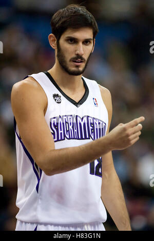 29 novembre, 2009 ; Los Angeles, CA, USA ; l'omri casspi Sacramento Kings (18) au cours du premier trimestre par rapport à la New Orleans Hornets à l'arco arena de Sacramento défait. New Orleans 112-96. Banque D'Images