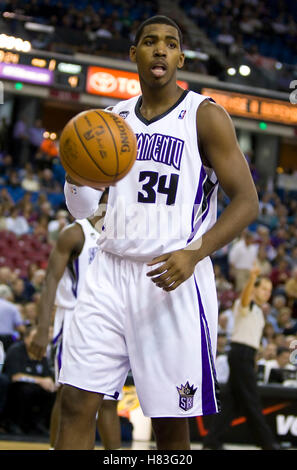 29 novembre, 2009 ; Los Angeles, CA, USA ; l'avant des Sacramento Kings Jason Thompson (34) au cours du premier trimestre par rapport à la New Orleans Hornets à l'ARCO Arena. Sacramento a défait la Nouvelle-orléans 112-96. Banque D'Images