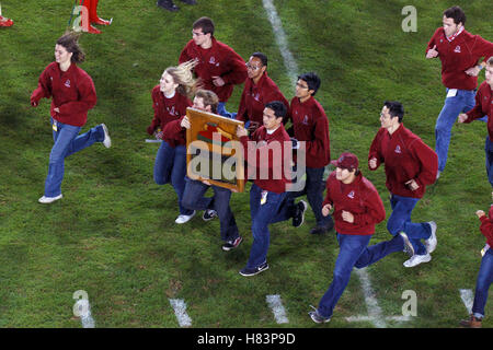 Nov 19, 2011 ; Stanford CA, USA ; la hache de Stanford est présentée sur le terrain avant le match entre le Stanford Cardinal et le California Golden Bears à Stanford Stadium. Banque D'Images