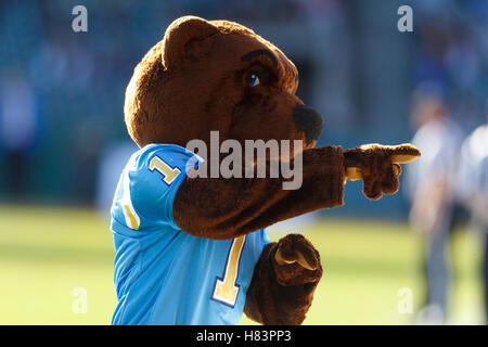 31 décembre 2011 ; San Francisco CA, USA ; la mascotte des Bruins de l'UCLA sur le terrain pendant le premier quart-temps contre l'Illinois Fighting Illini à AT&T Park. Banque D'Images