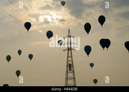 FAI World Hot Air Balloon Championship, beaucoup de ballons dans le ciel Banque D'Images