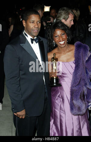 DENZEL WASHINGTON & PAULETTA 2002 VANITY FAIR OSCAR PARTY MORTON'S RESTAURANT BEVERLY HILLS LOS ANGELES USA 24 Mars 2002 Banque D'Images