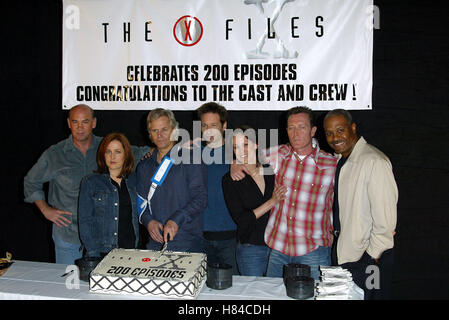 ANDERSON CARTER DUCHOVNY GISH X-Files 200ème épisode PARTIE FOX STUDIOS LOT CENTURY CITY LOS ANGELES USA 05 avril 2002 Banque D'Images