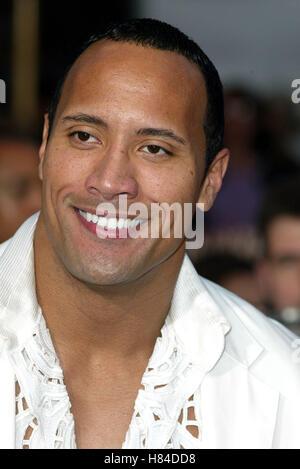 DWAYNE JOHNSON (alias The Rock) LE ROI SCORPION PREM FILM UNIVERSAL CITY LOS ANGELES USA 17 avril 2002 Banque D'Images